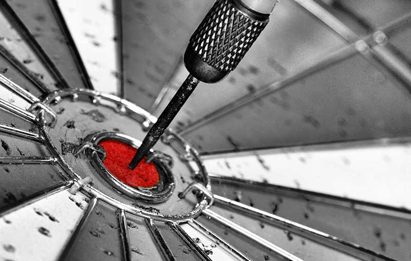 Leitarvélabestun sem hittir í mark - hvað getur leitarvélabestun gert fyrir þig. Píla sem hittir í miðjuna á píluspjaldi